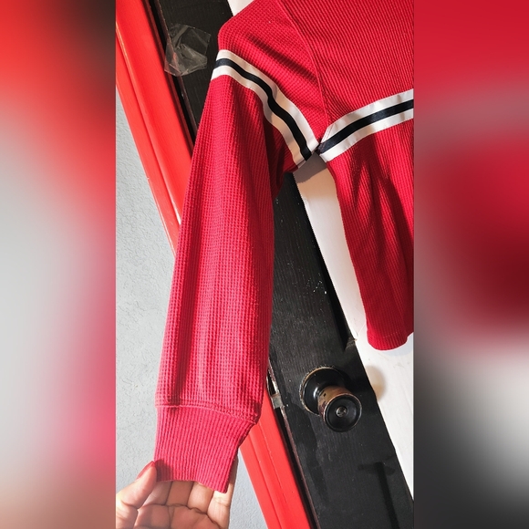 Hollister Red and Black Striped boyfriend Crop Top. Please See Pictures For Deta - Picture 4 of 14